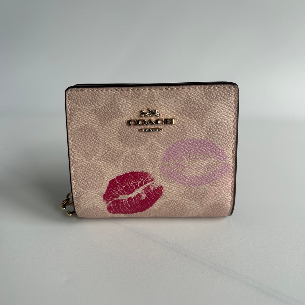 Coach Snap Wallet Lips Print Chalk Signature Canvas CZ952 Bifold GOOD